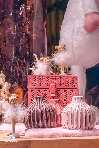 Photo du marché de Noël des jardineries Tournesols - Décos roses, porte bougies et boites d'acier